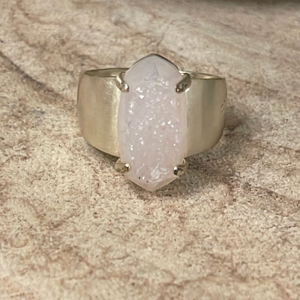 Kendra Scott gold ring with white drusy stone size 8